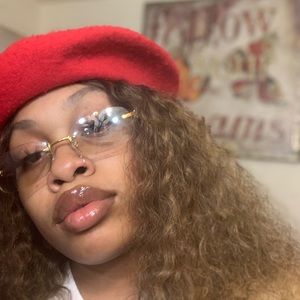 Meet your Posher, Myia